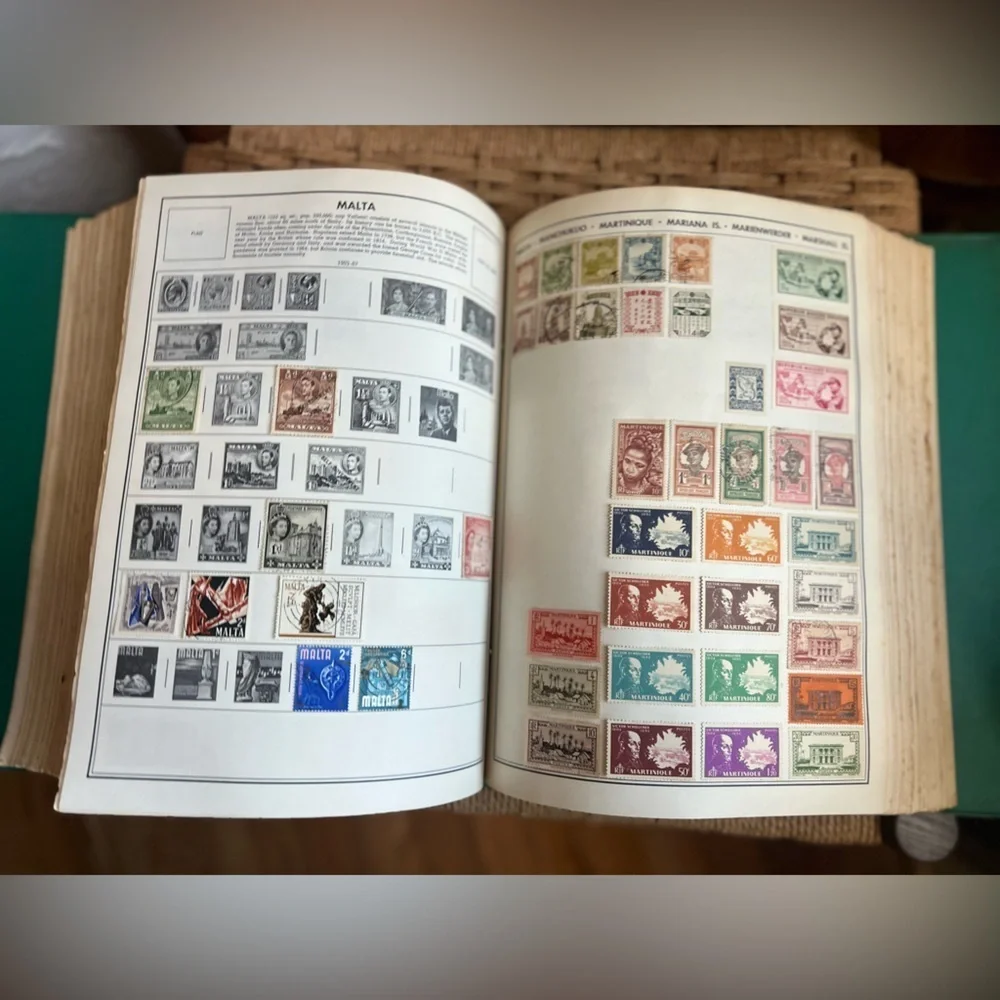 Rare Vintage H.E. Harris Senior Statesman World Stamp Album Collectible Stamps